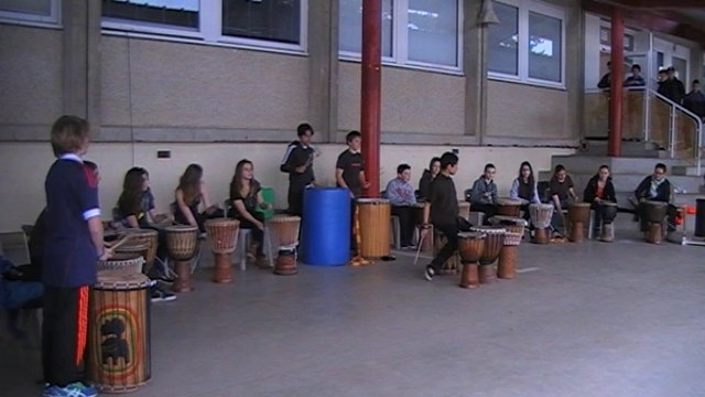 Tambours du Burundi. Les Fougères Louviers.