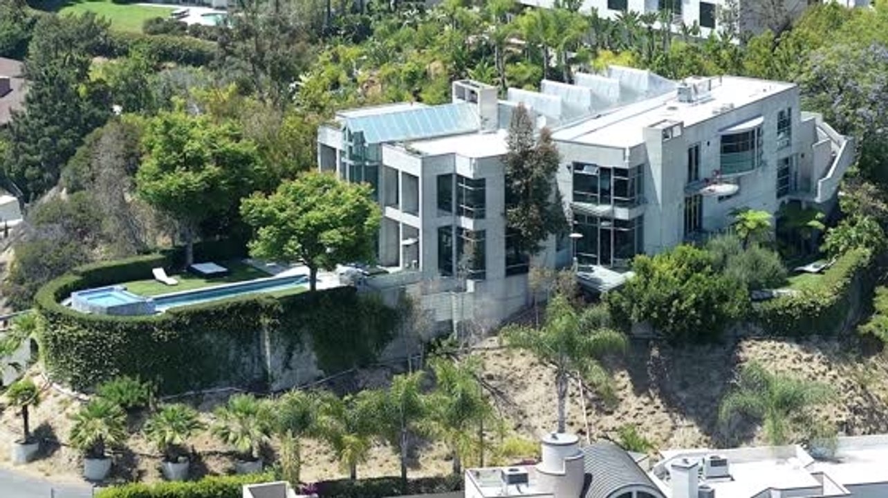 Rihanna's 7 Million Dollar Rest Pad