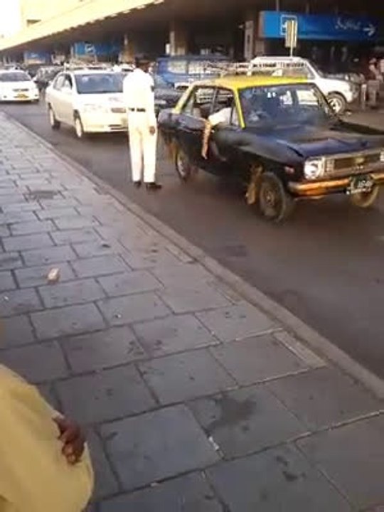 Amazing way to get Bribe from taxi drivers at Karachi International Airport.
