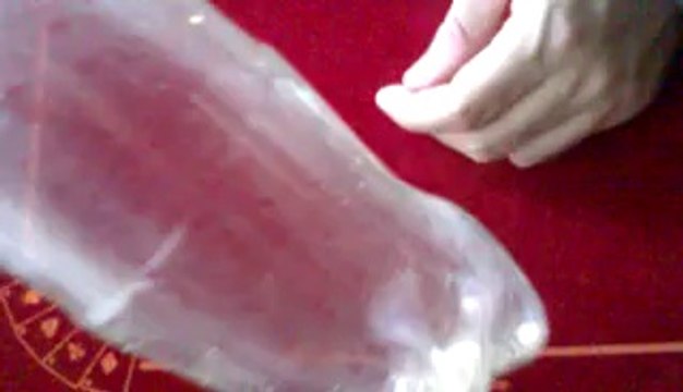 truco de magia: Moneda atraviesa la botella.