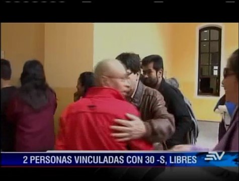 Liberan a 2 funcionarios vinculados al 30-S
