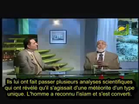 Insolite_Il se converti Islam après avoir volé 1morceau de la pierre Noire!!(Mecque)