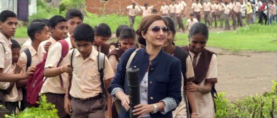 Chaarfutiya Chhokare Theatrical Trailer - Soha Ali Khan