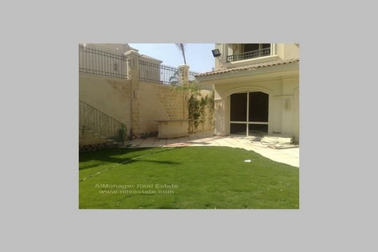 شقة دوبليكس فاخرة للايجار قانون جديد فى كمباوند الباثيو 1 القاهرة الجديدة