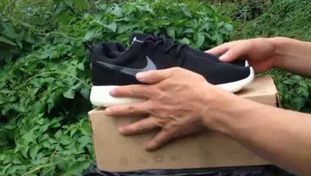 Nike Roshe Running Shoes Black Sailgrey on Feet * sports3y.ru *