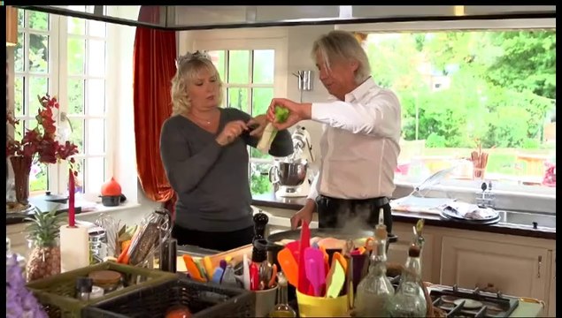 Vivolta - Chéri(e) qu'est-ce qu'on mange (Un dîner de roi fait par la reine) - 05-01-2014 12h36 24m (7229)