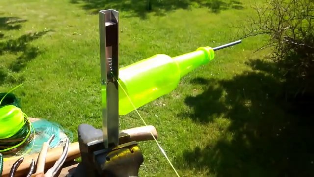 How to transform a plastic bottle into a simple wire!