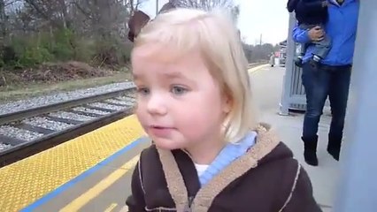 Hayatında İlk Defa Tren Gören Çocuğun Heyecanı