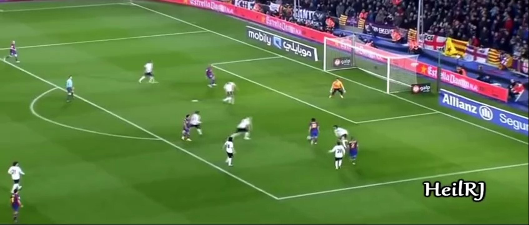 Diego Maradona vs Lionel Messi ● Argentine DNA Skills