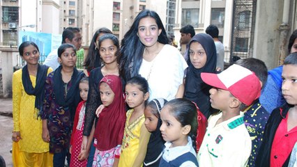Amrita Rao Visited 'Pratham' NGO !