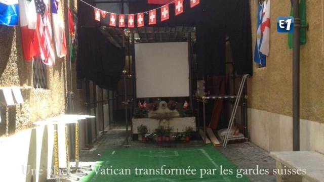 Au Vatican, les gardes suisses mobilisés pour la Coupe du monde