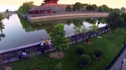 Il filme Pékin avec un drone