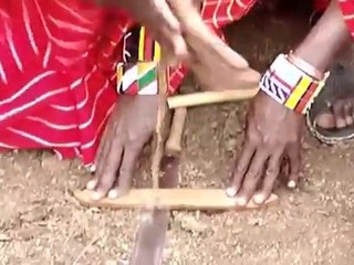 Afrika'da İlkel Şartlarda Ateş Yakmak