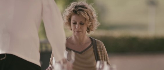 Je voyage seule - bande annonce [VOST]