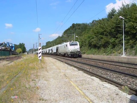 BB 37516 assure un train de céréales entre Dijon et Bâle.