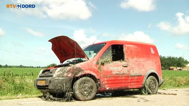 Auto met bouwkeet bij Wehe den Hoorn van de weg geraakt - RTV Noord