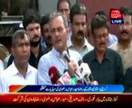Karachi - MQM leader Haider Abbas Rizvi talking to media