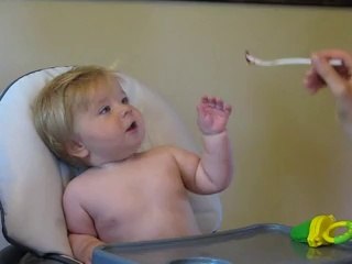 AHU DUDU YİYEN BEBEK