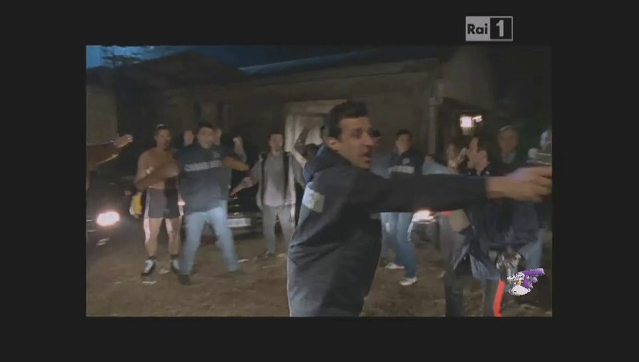 Flavio Insinna e Nino Frassica sventano un incontro clandestino di boxe