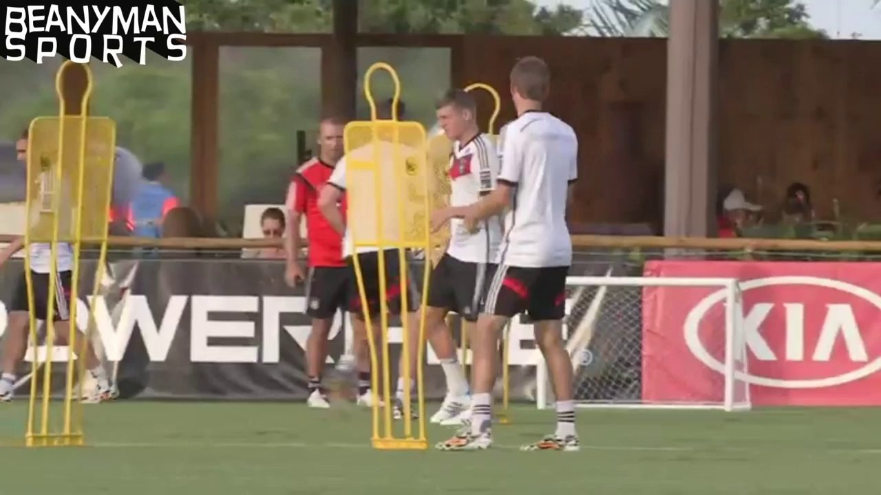 Thomas Muller errando o alvo