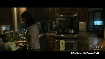 Deliver Us From Evil 2014 Clip - The Door Won't Open