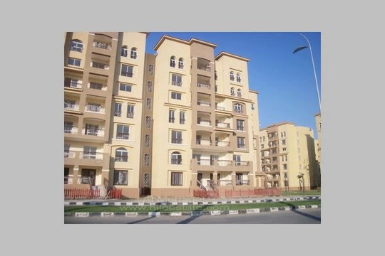 شقة نصف تشطيب للبيع بالمرحلة الثانية مدينتى