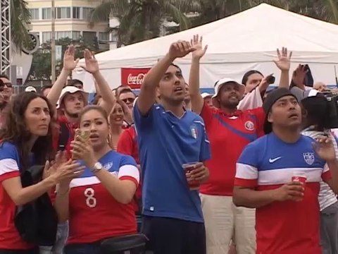 Aficionados celebran triunfo de Costa Rica ante Italia
