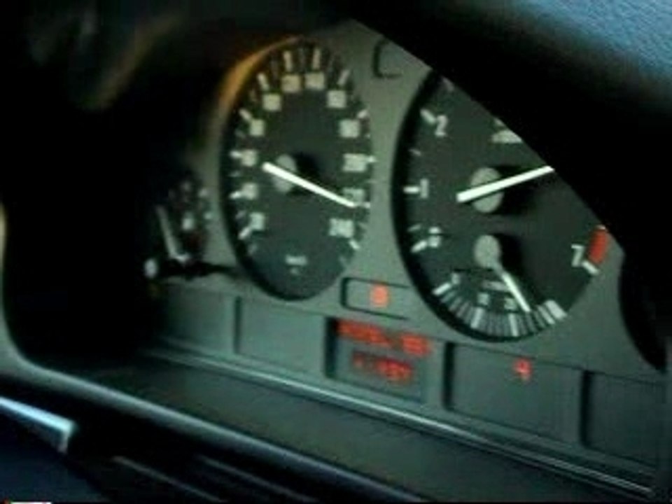 Bmw 230 Kmh Vs Yamaha r1.290 Kmh