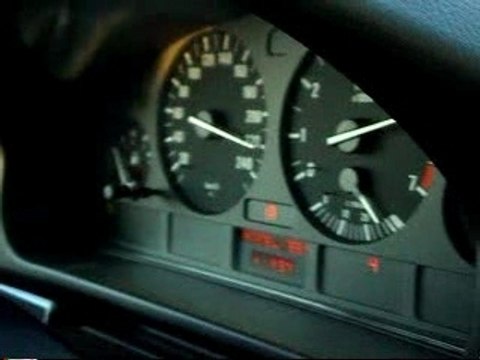 Bmw 230 Kmh Vs Yamaha r1.290 Kmh