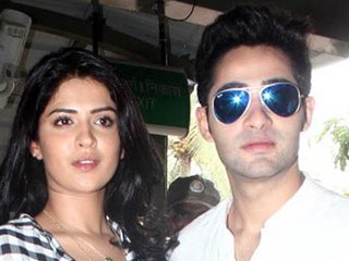 Armaan Jain Takes Deeksha Seth On A Metro Ride
