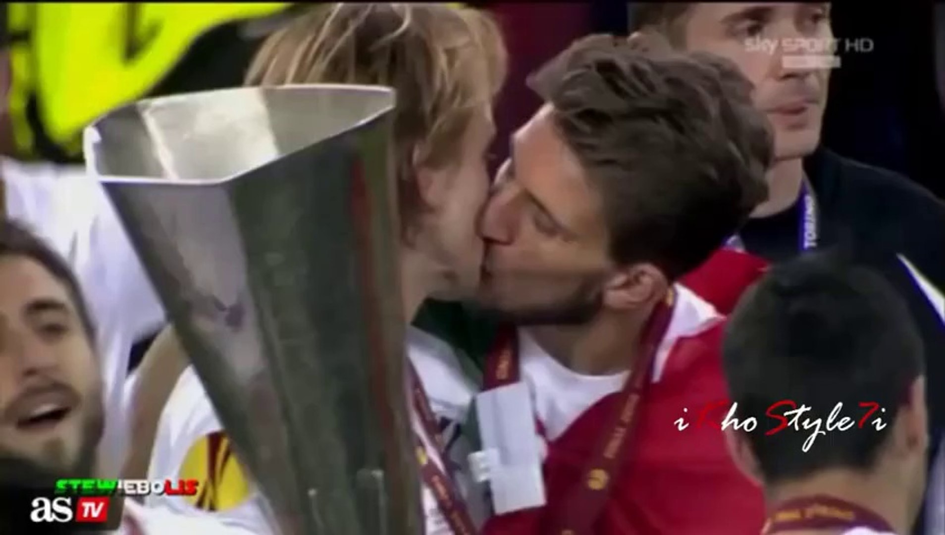 FULL VIDEO The kiss between Rakitic & Carriço - during the Europa League  FINAL 2014 - video Dailymotion