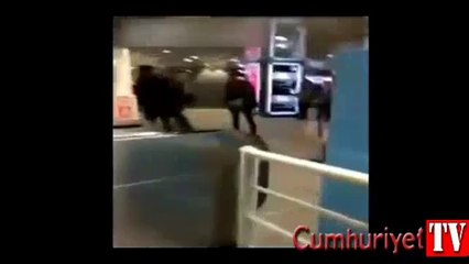 Japon anneden çocuğuna tekme