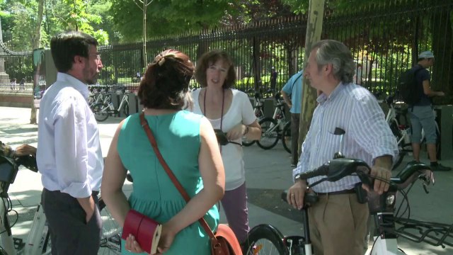 Espanhóis ganham bicicletas elétricas em Madri