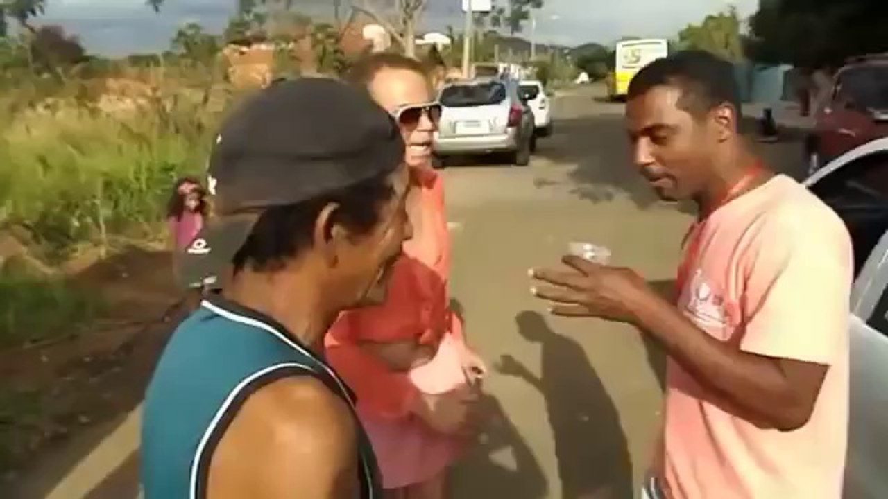 Bêbado Bate no Carro da Bicha - Bicha dando Chilique