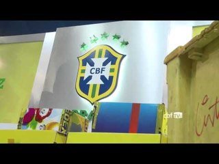 Jogadores recebem cartas enviadas pelos torcedores