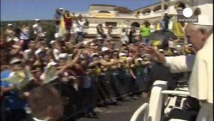 Pope stops in mafia stronghold during papal visit