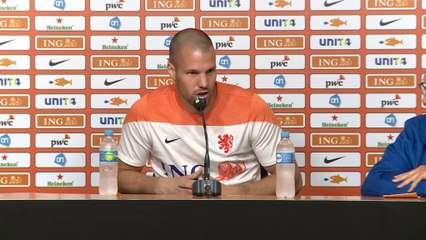 Brasil 2014 - Van Persie sale en defensa de Rooney