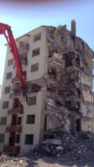 VAN AKTİF SİTESİ YIKIMI