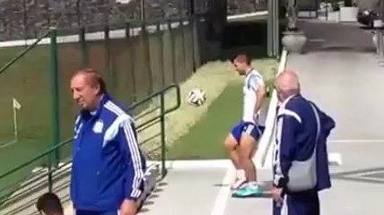Messi e Aguero dão show de habilidade com a bola em treino da Argentina; confira