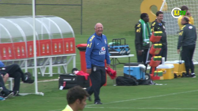 Felipão zoa a imprensa na hora de escolher os titulares
