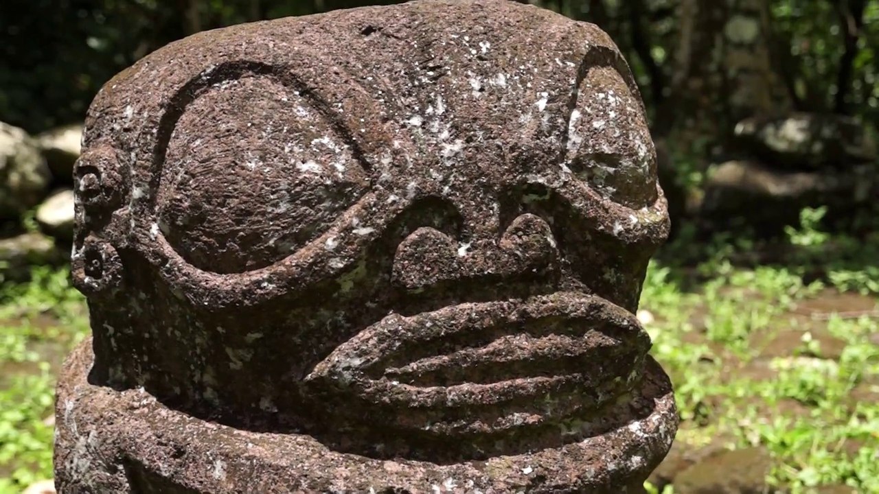 Décollage immédiat/ Tiki et temples des îles Marquises