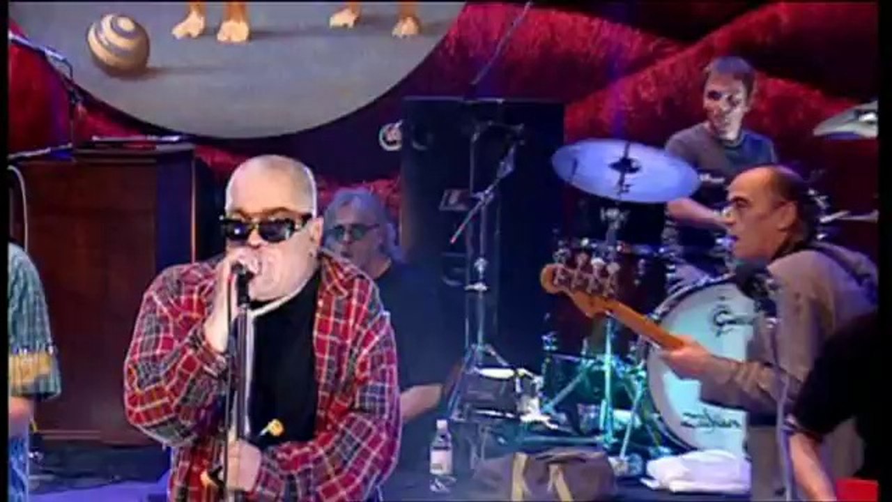 Blondie, Joe Strummer, Ian Dury, Sonic Youth, Johnny Cash, Bowie. (Jools Holland show). - YouTube