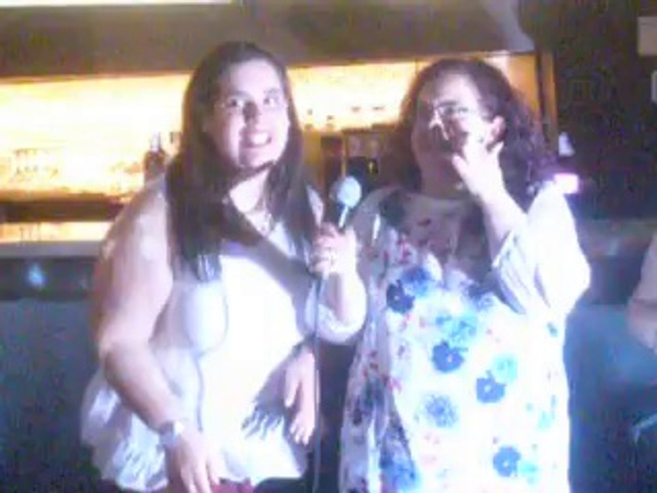 HyMFiestaMadrid, Cantando en el karaoke, Manoli y Mariafan