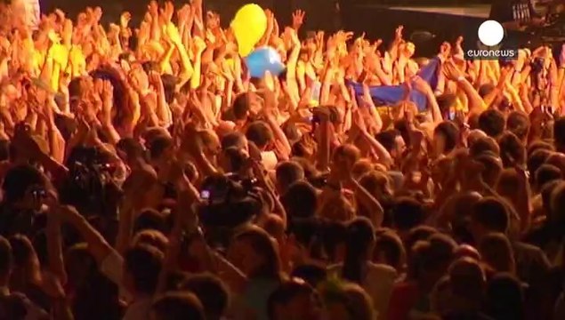 Tens of thousands attend unity gig in Kyiv