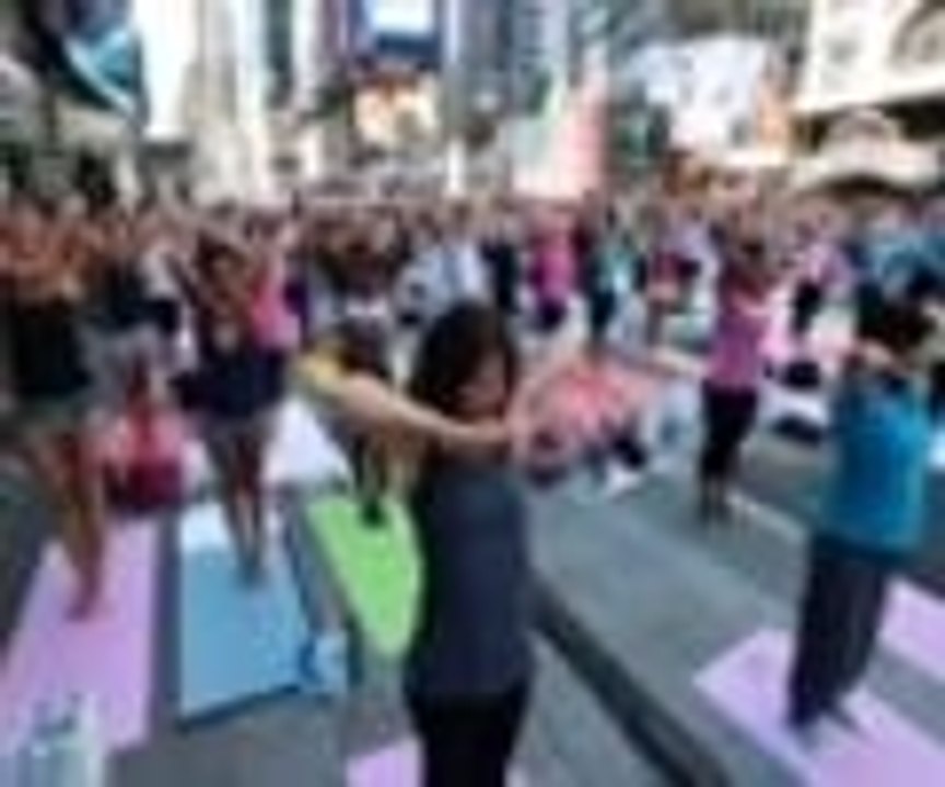 Times Meydanı'nda yoga günleri
