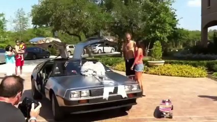 Tony Parker reçoit une DeLorean pour son anniversaire