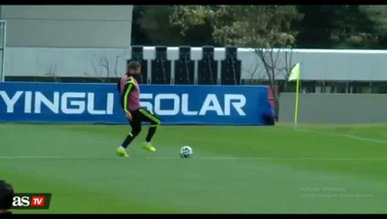 Gerard Pique injury himself at Spain training (World Cup 2014) HD