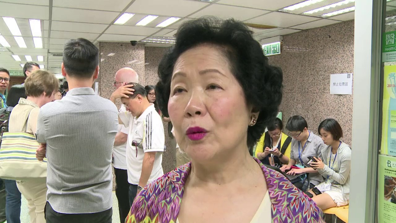 Hong Kong: les prodémocratie votent pour le suf...
