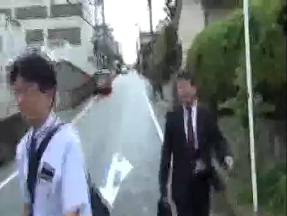 視聴者に１１０番通報されているのに逃走するＮＨＫ職員２人を撮った.