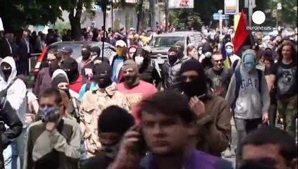 Affrontements à Kiev entre policiers et loyalistes ukrainiens